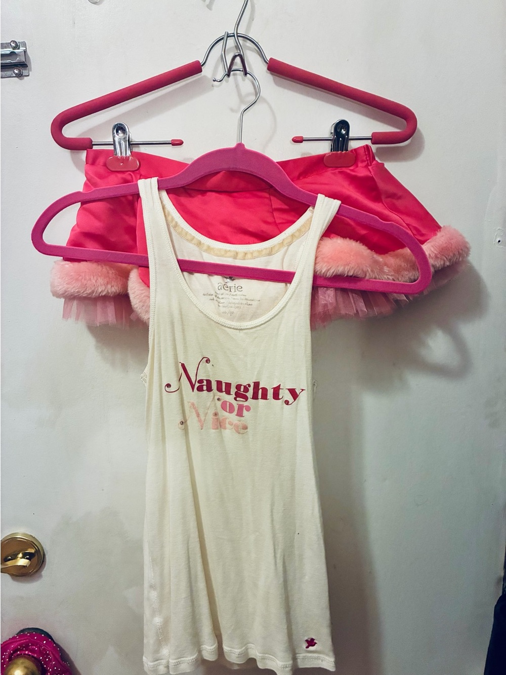 VS Xmas 2007 Santa Skirt & naughty or nice beater